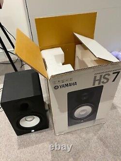 Yamaha HS7 Powered Studio Monitor Speaker Black
