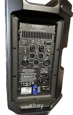 Une paire de système de haut-parleurs amplifiés QSC K10 pour sonorisation (PA).
